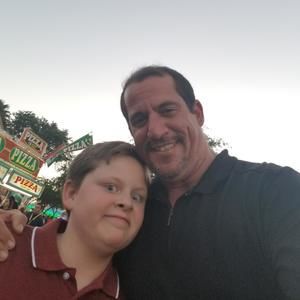 Meet your Posher, Efrain